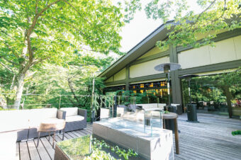 画像：明神館　オープンテラス（2階）